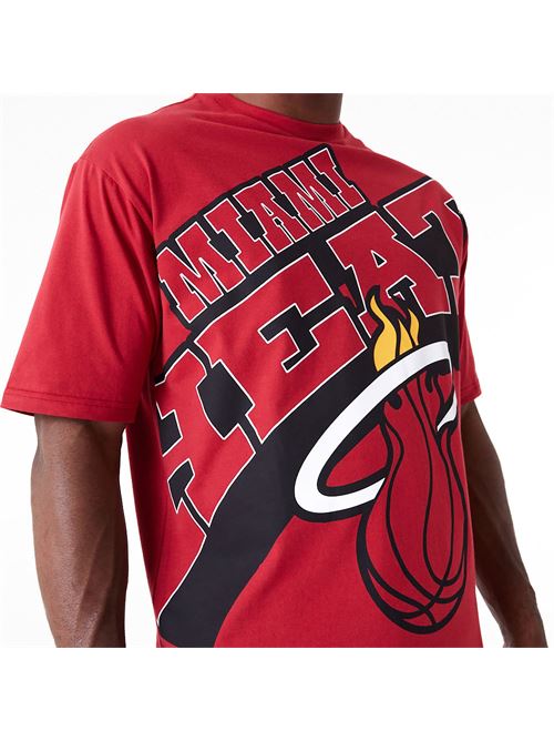 NBA LARGE WRDMRK OS TEE MIAHEA  PNRBLK NEW ERA | 60502582/DARK RED